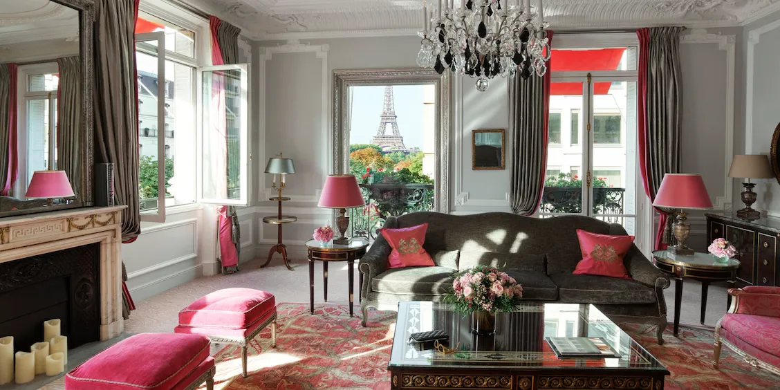 Hotel Plaza Athénée – Fashion and Gastronomy Combined