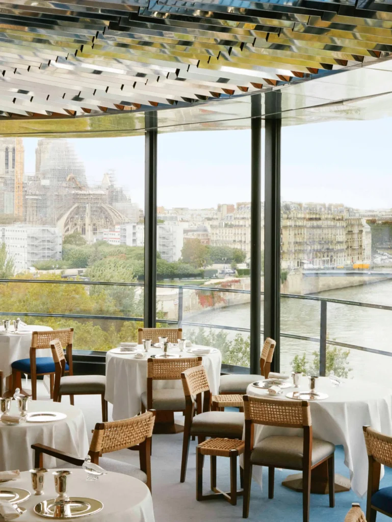 La Tour d'Argent 1 michelin star restaurant in paris