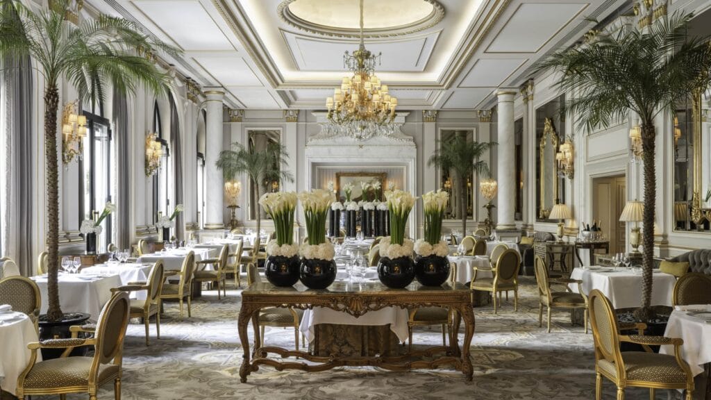 Le Cinq 3 michelin stars restaurant in paris